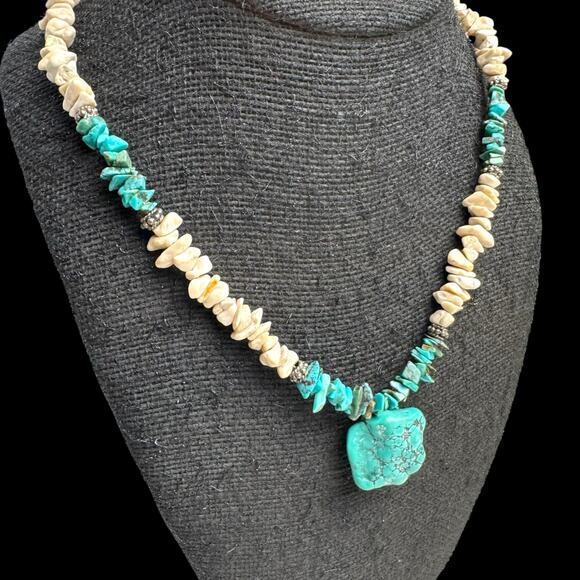 Chunky Turquoise Pendant Necklace Stone Chip Beads Boho Southwestern Style - Picture 4 of 5